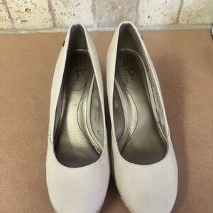 Life Stride Women's Cream Wedges